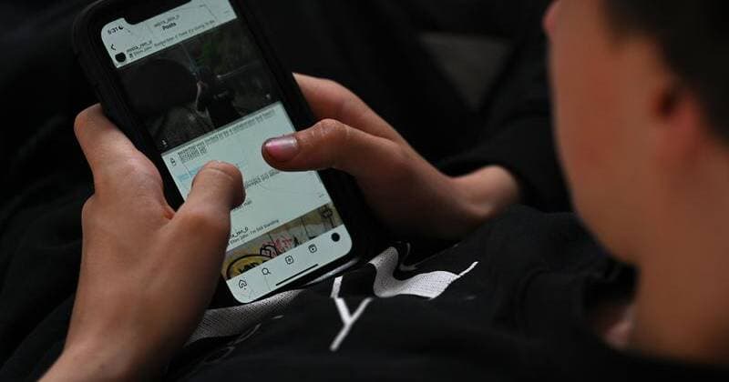 Study shows teen girls face highest mental health risks from extended social media use